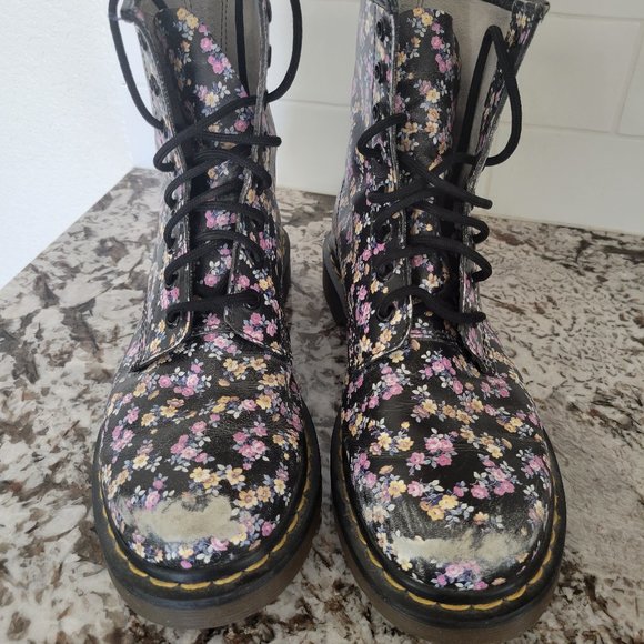 Dr. Martens Shoes - Dr. Marten Floral leather boots size 8